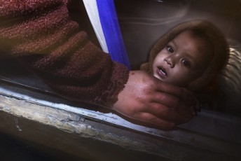 Flash Street Photography Train child hang